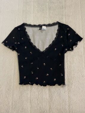 H&M Black Ribbed V-Neck Crop Top with Pink Floral Print